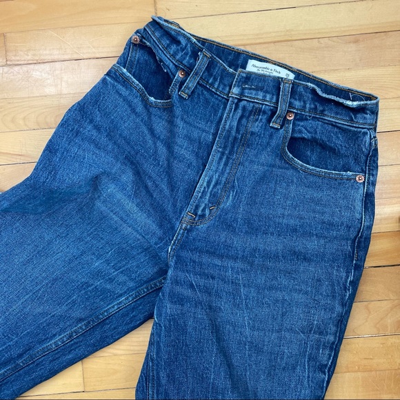 A&F 90’s straight Ultra High Rise, Curve Love - Picture 5 of 6